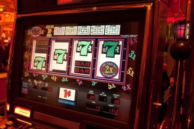 Three Card Poker hand rankings and dealer qualification rules