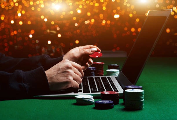 Live Three Card Poker dealer at alexistogel 167 studio